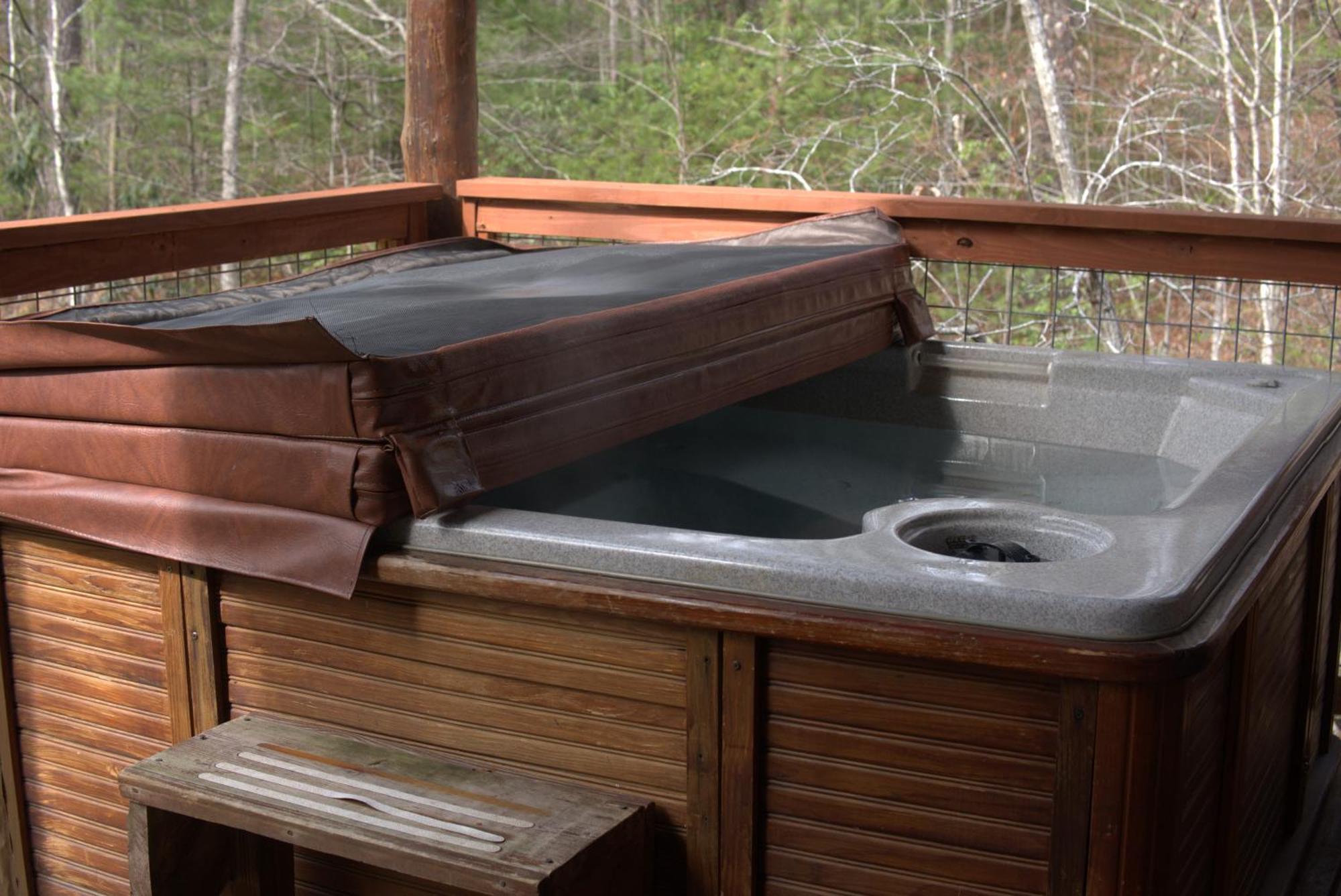 Ferienhaus Mick's Hideaway - Semi-secluded Sevierville