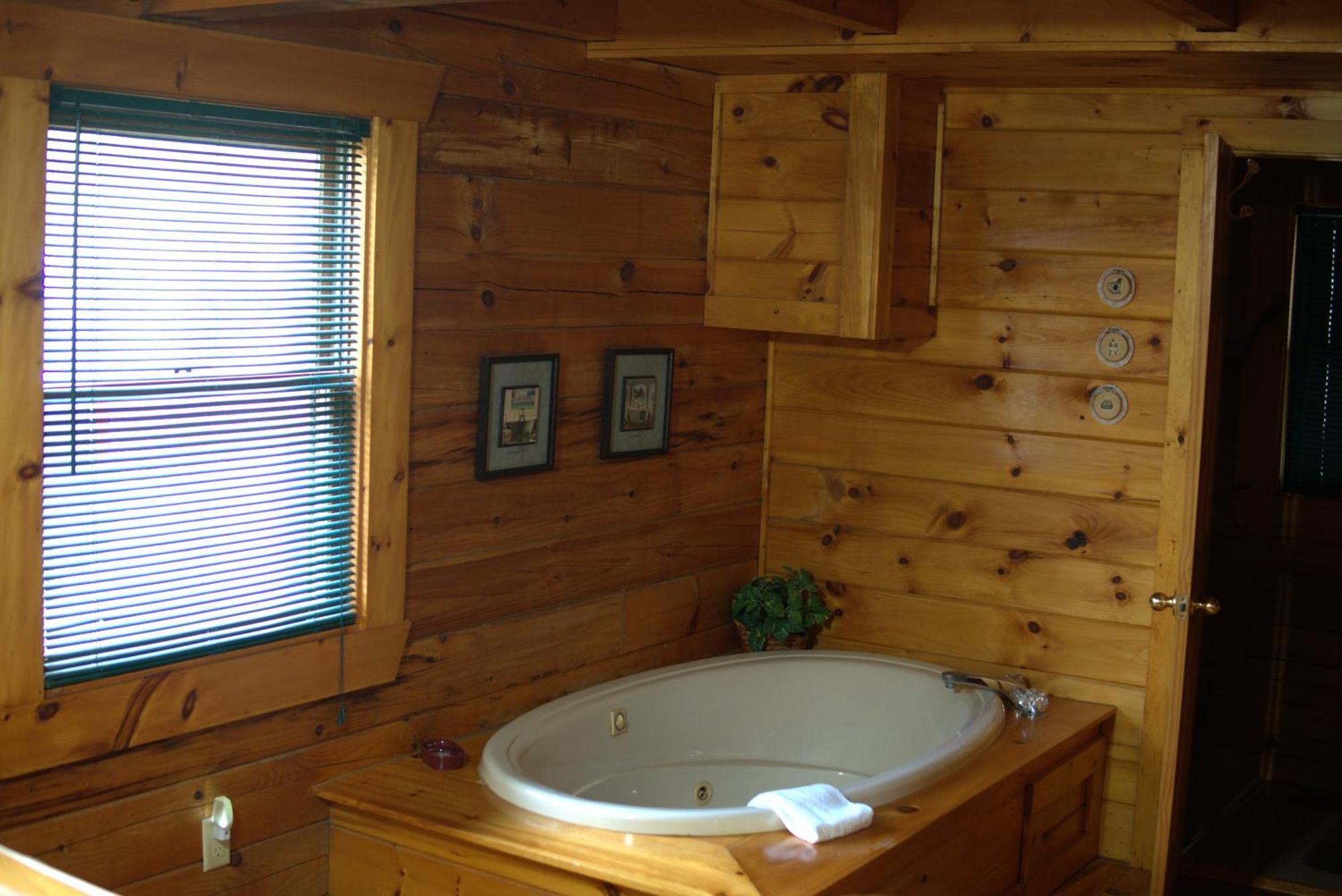 Mick's Hideaway - Semi-secluded