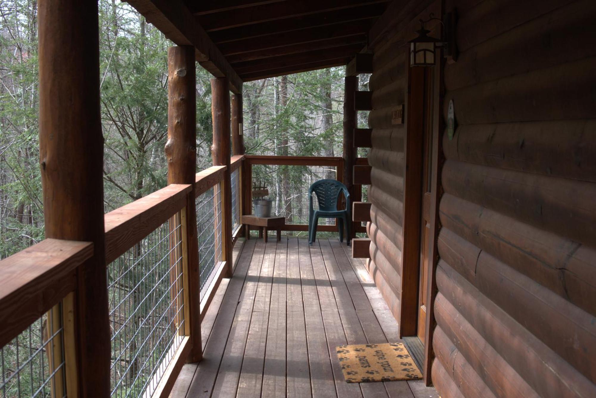 Mick's Hideaway - Semi-secluded *