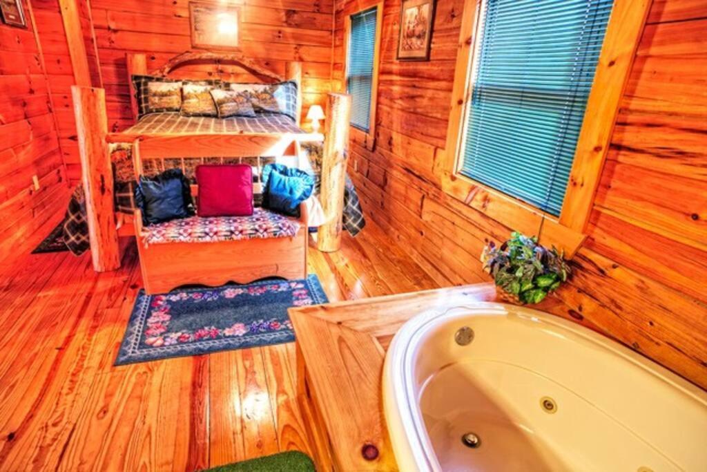 Mick's Hideaway - Semi-secluded * Sevierville
